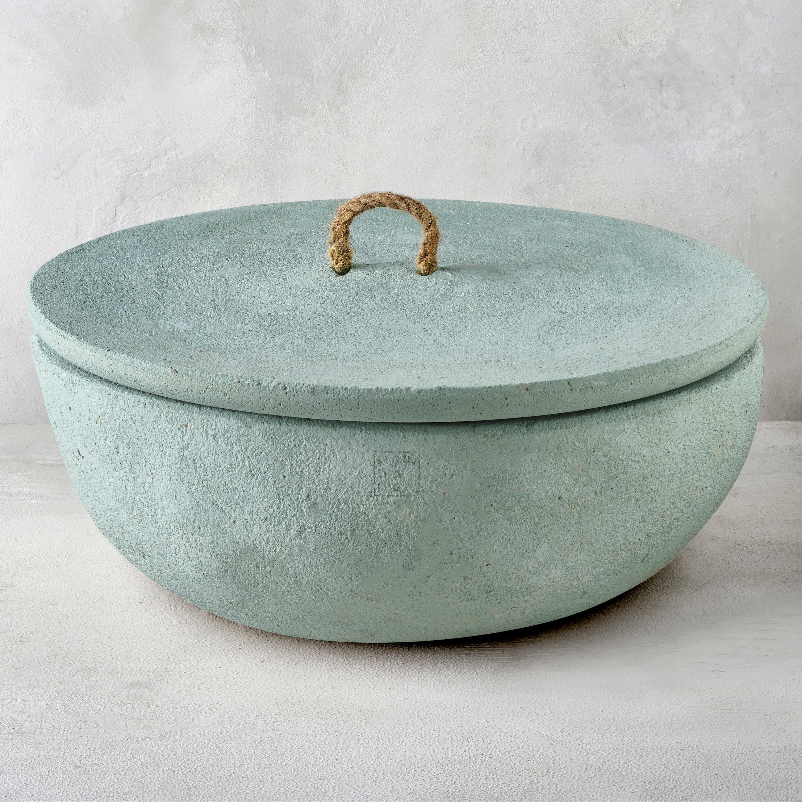 XXXL OUTDOOR MINÉREL CANDLE WITH COVER