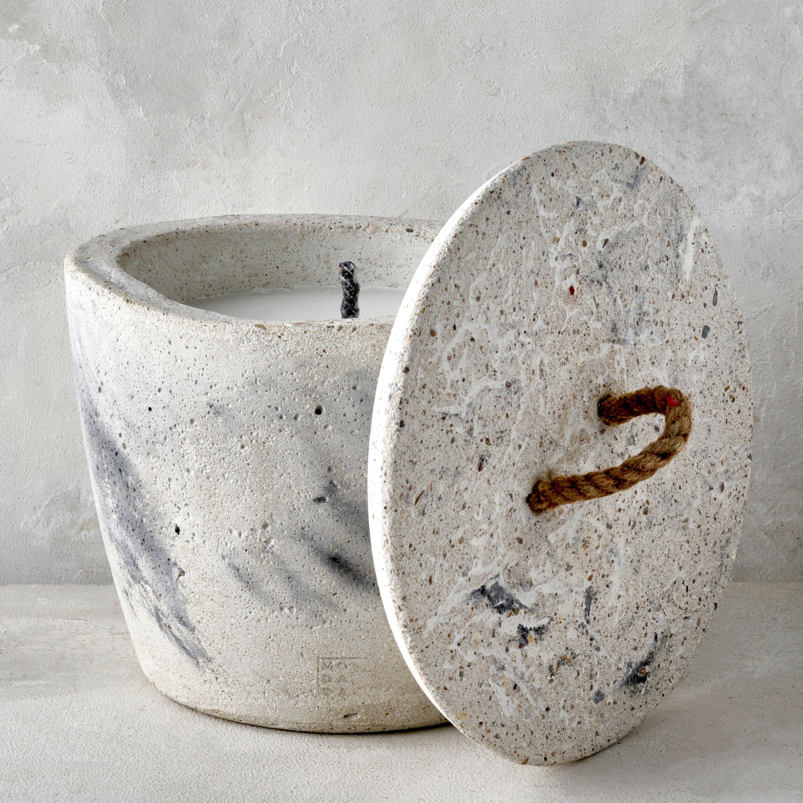 XL OUTDOOR MINÉREL CANDLE WITH COVER