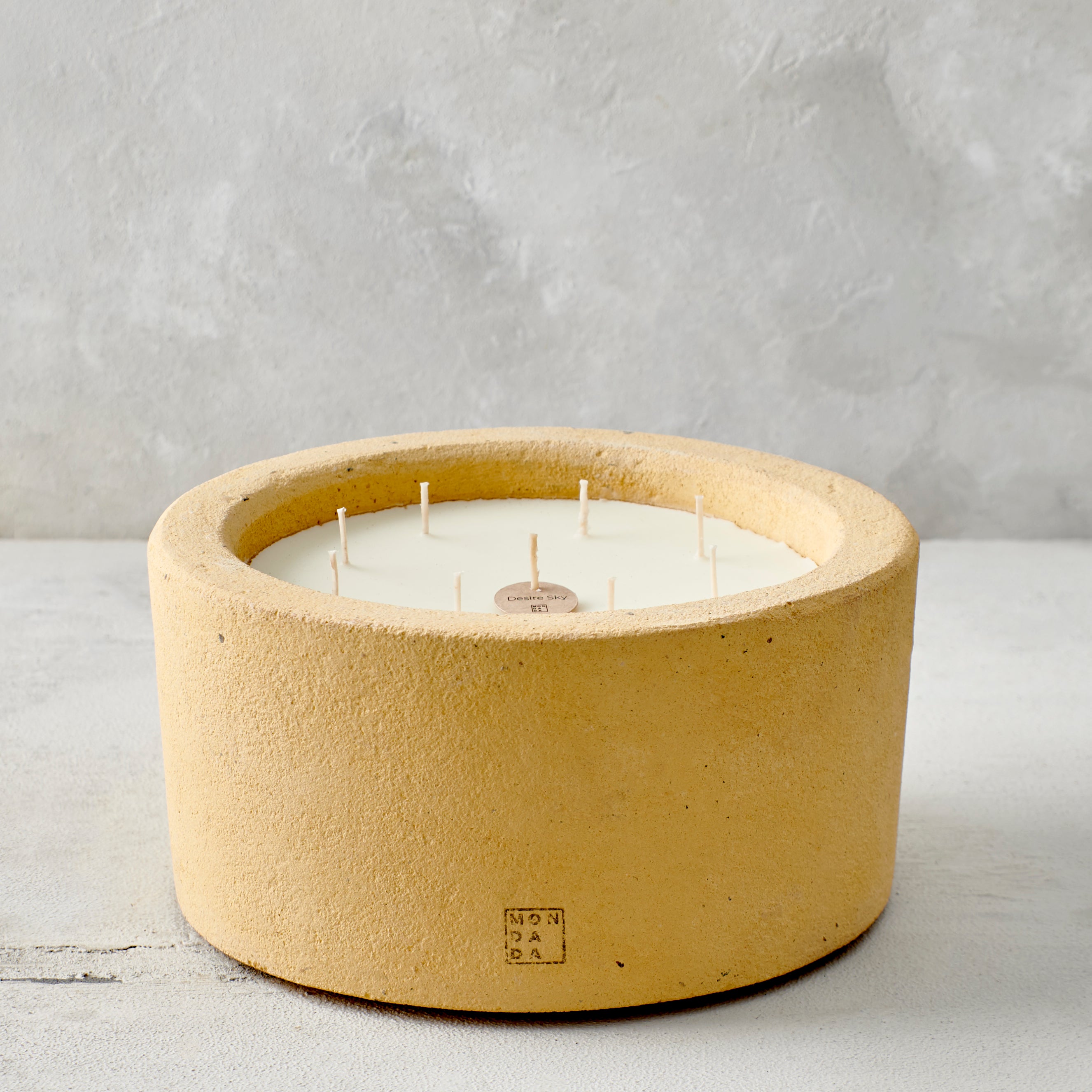 XL INDOOR MINÉREL  CANDLE - MUSTARD