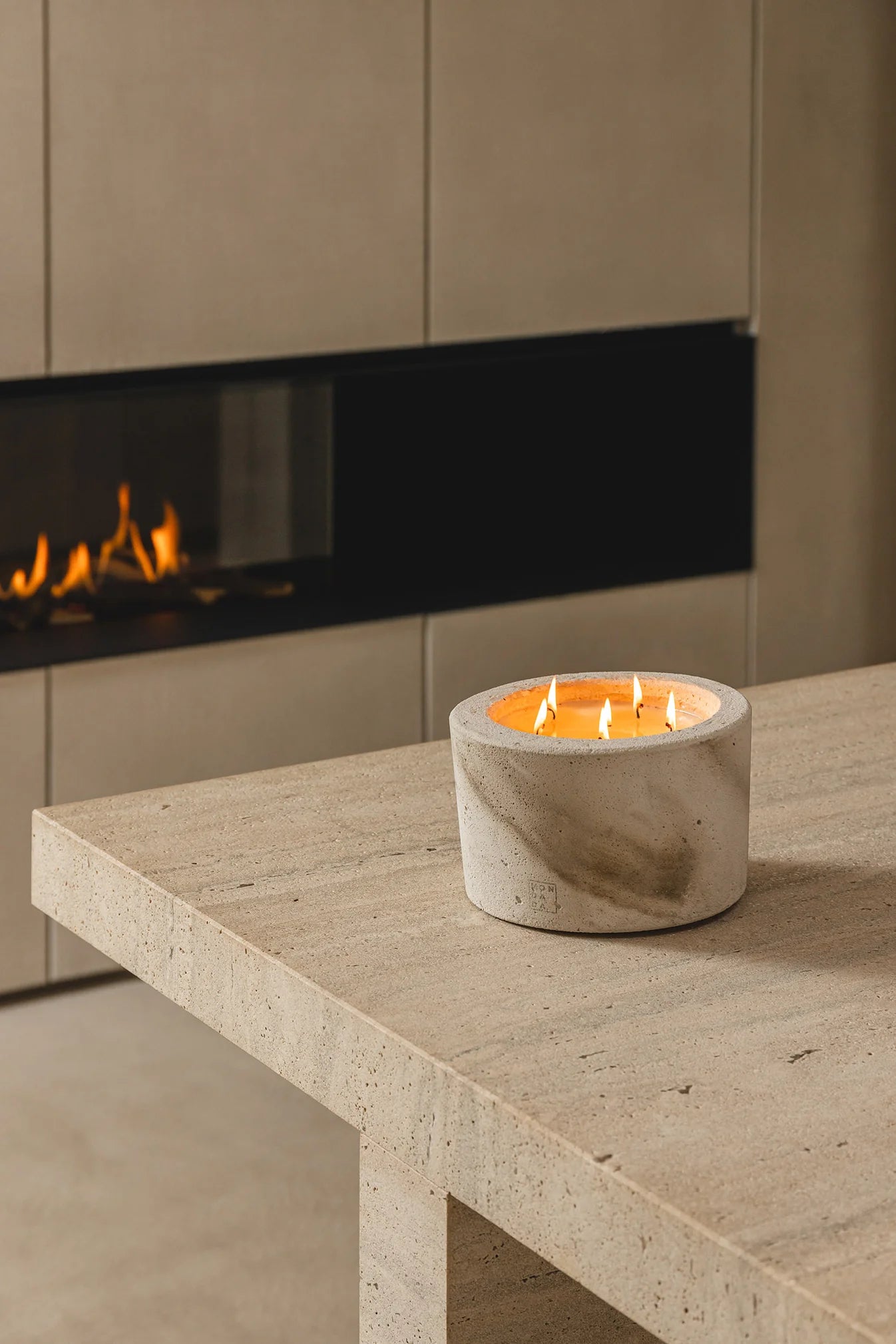 INDOOR MINÉREL MEDIUM CANDLE - ECRU